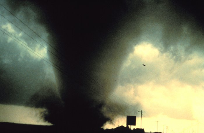 how tornadoes form